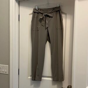 Banana Republic Gray Elastic Tie-Waist Ankle Trousers Size Medium